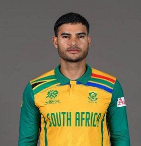 Reeza Hendricks
