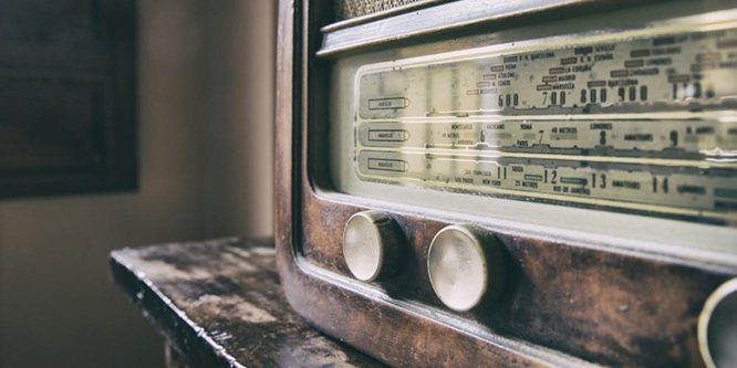 How Radio-Style Storytelling Is Returning in India’s Digital Era