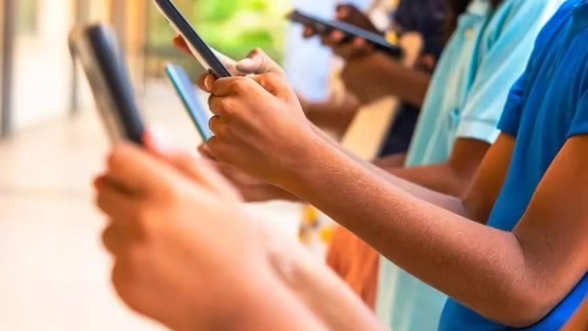 Indians Use Smartphones to Stay Productive in Daily Life